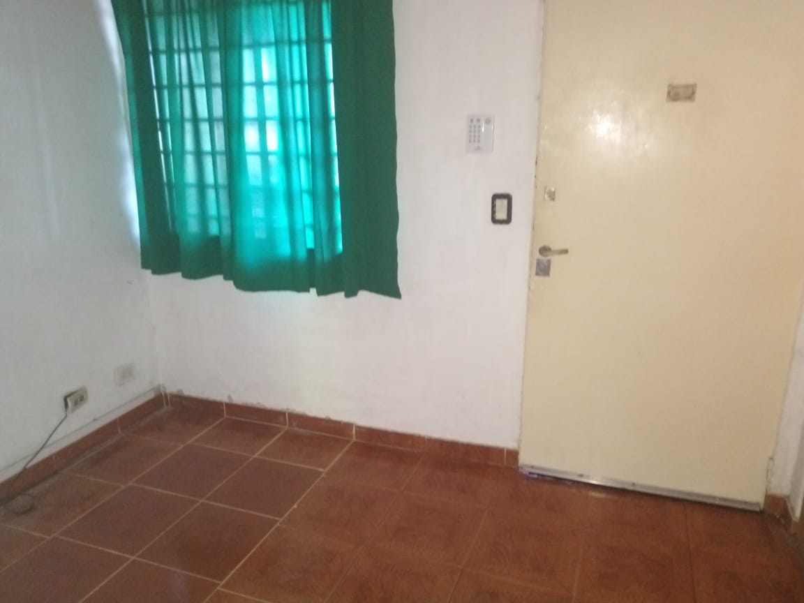 Departamento de 3 ambientes con cochera, al frente y muy luminoso — foto 2